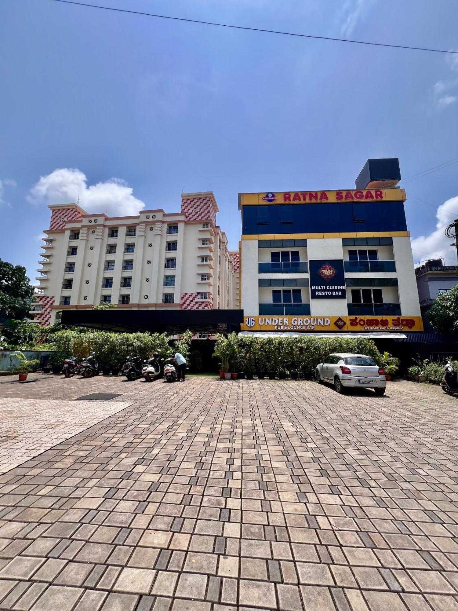 Ratna Sagar Hotel Манипала Екстериор снимка