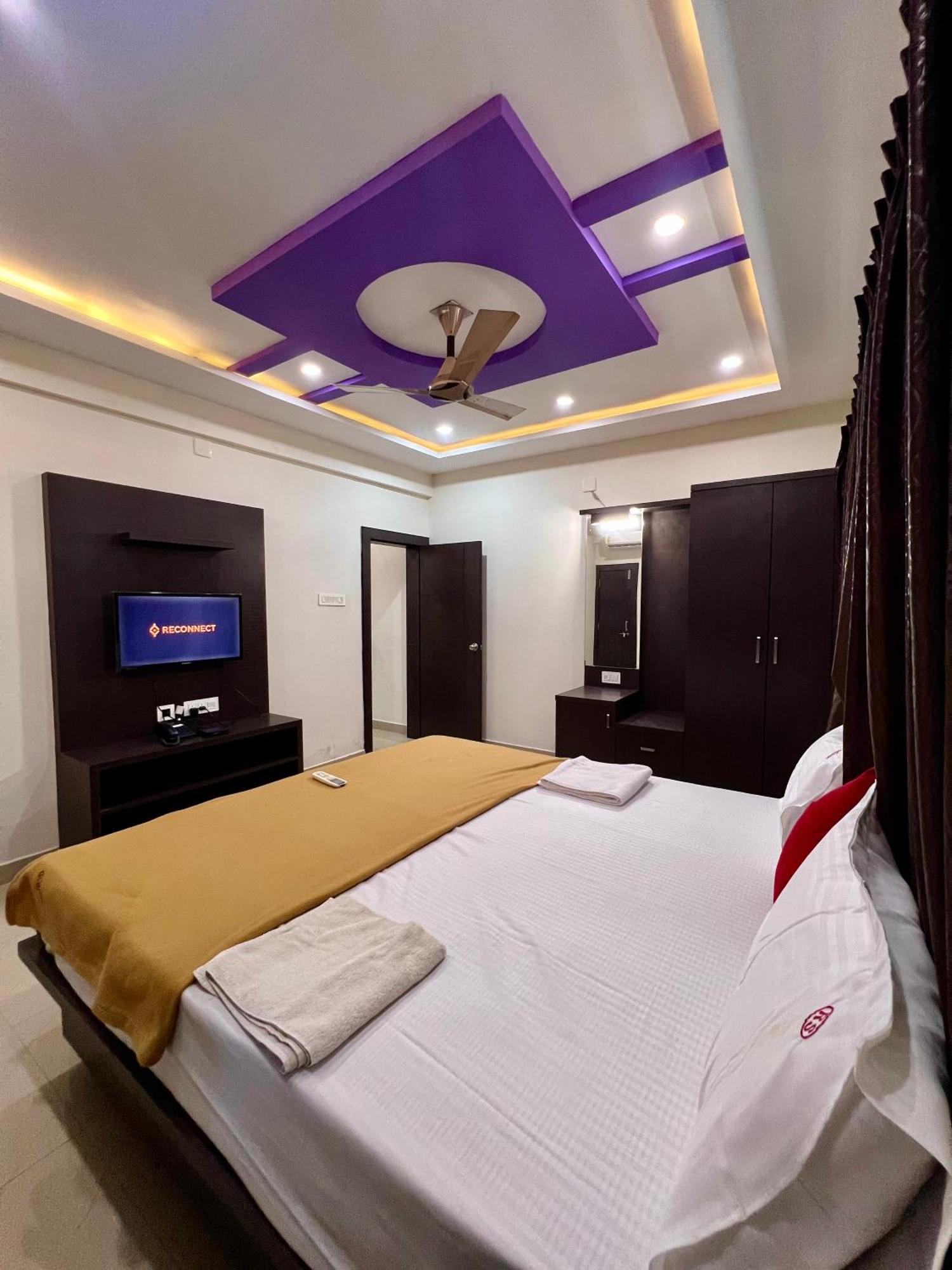 Ratna Sagar Hotel Манипала Екстериор снимка