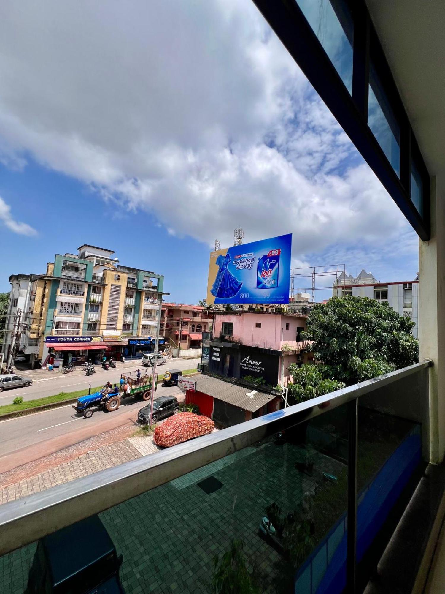 Ratna Sagar Hotel Манипала Екстериор снимка
