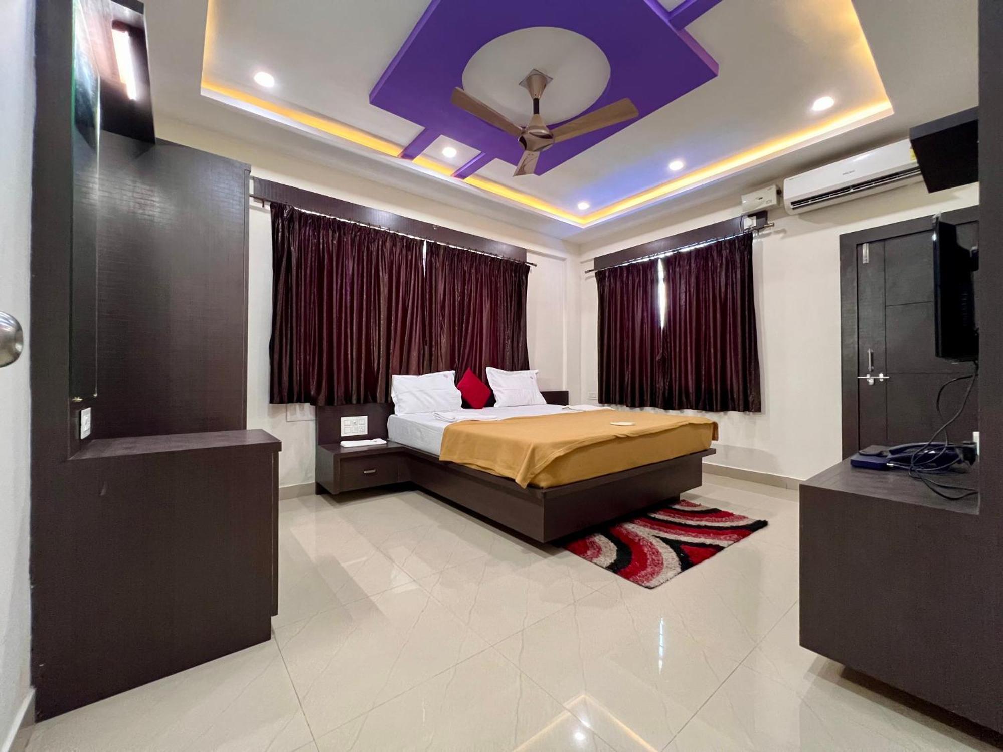 Ratna Sagar Hotel Манипала Екстериор снимка