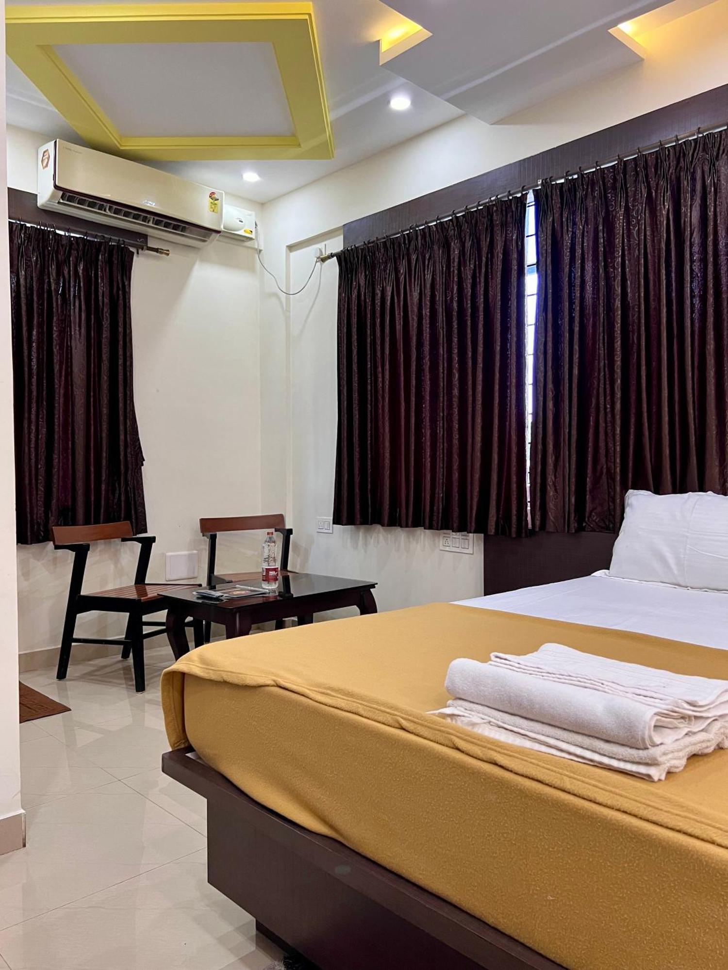 Ratna Sagar Hotel Манипала Екстериор снимка