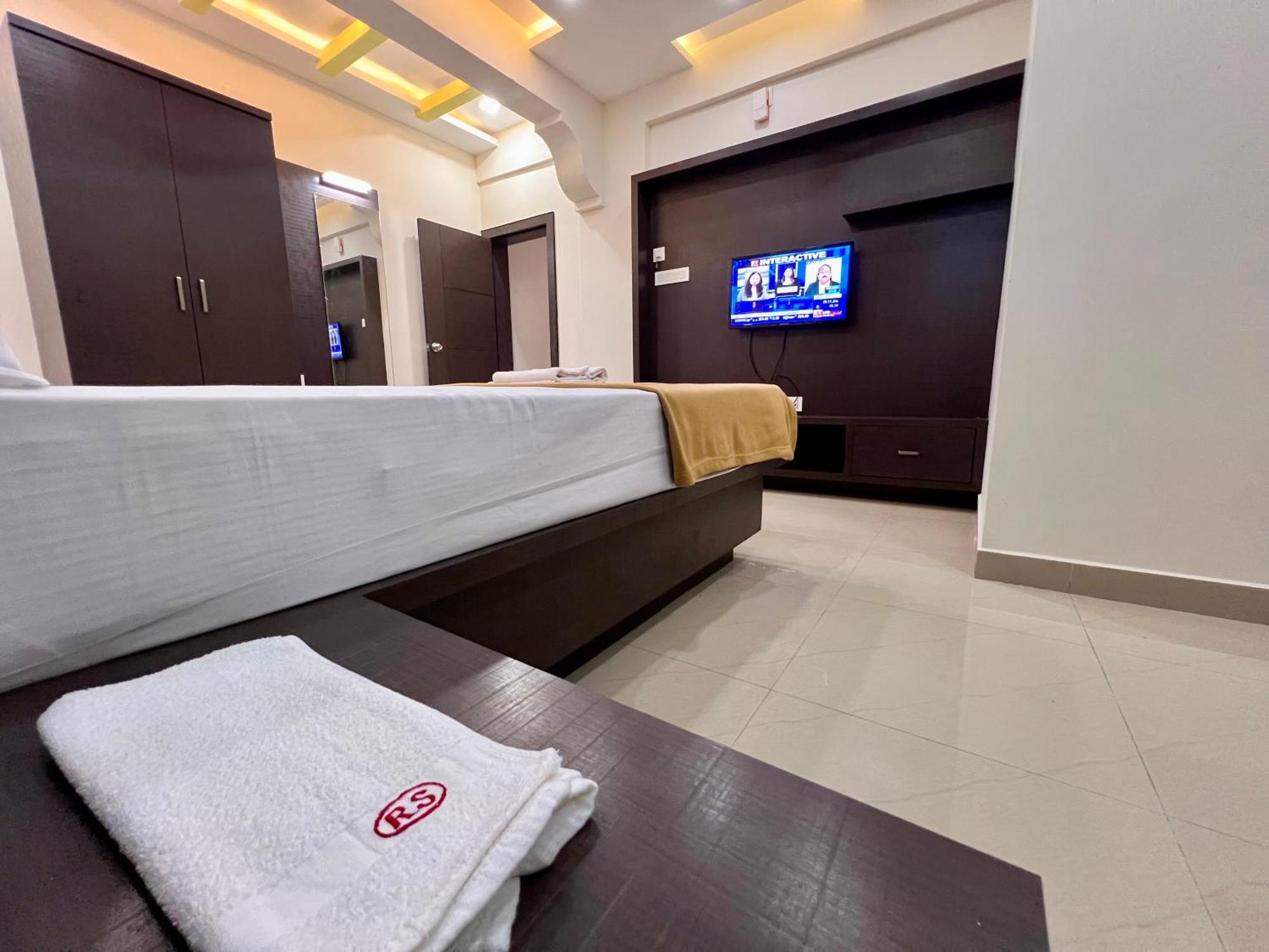 Ratna Sagar Hotel Манипала Екстериор снимка