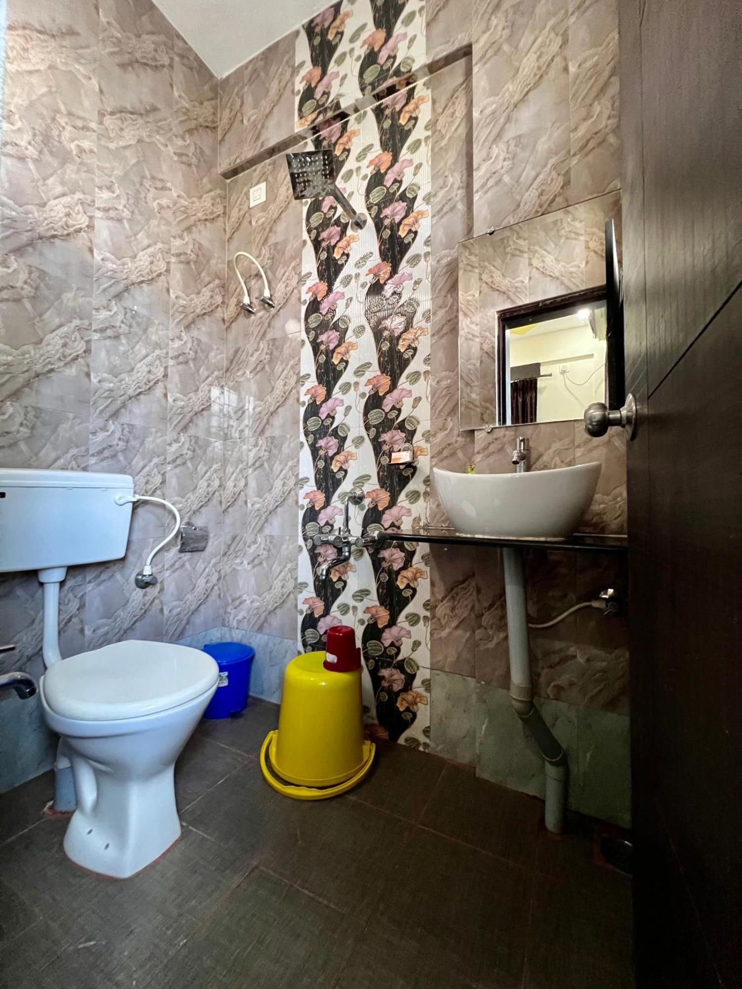 Ratna Sagar Hotel Манипала Екстериор снимка