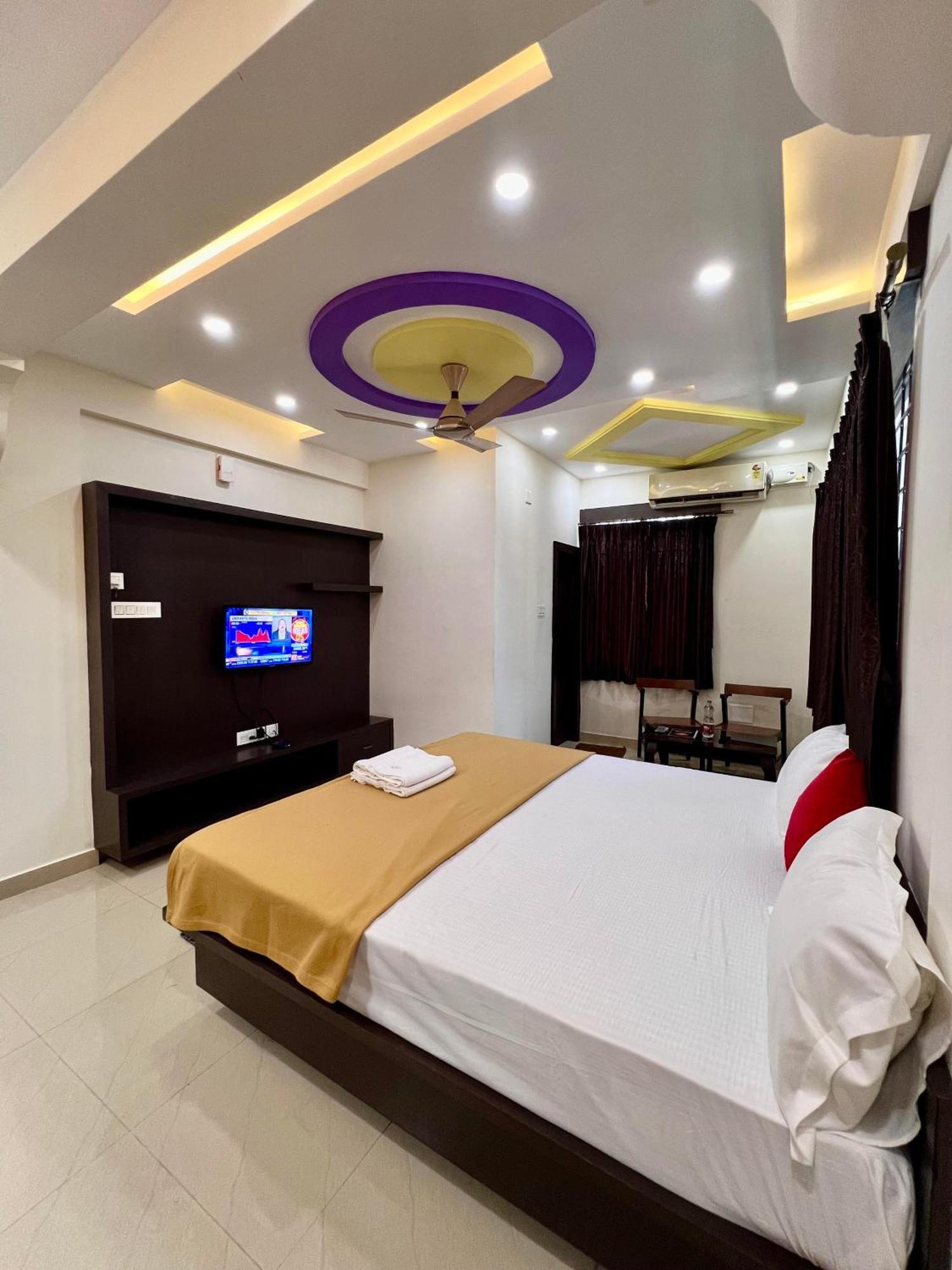 Ratna Sagar Hotel Манипала Екстериор снимка